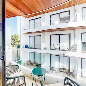 Menesse Midtown 2 Unit 208 Hotel